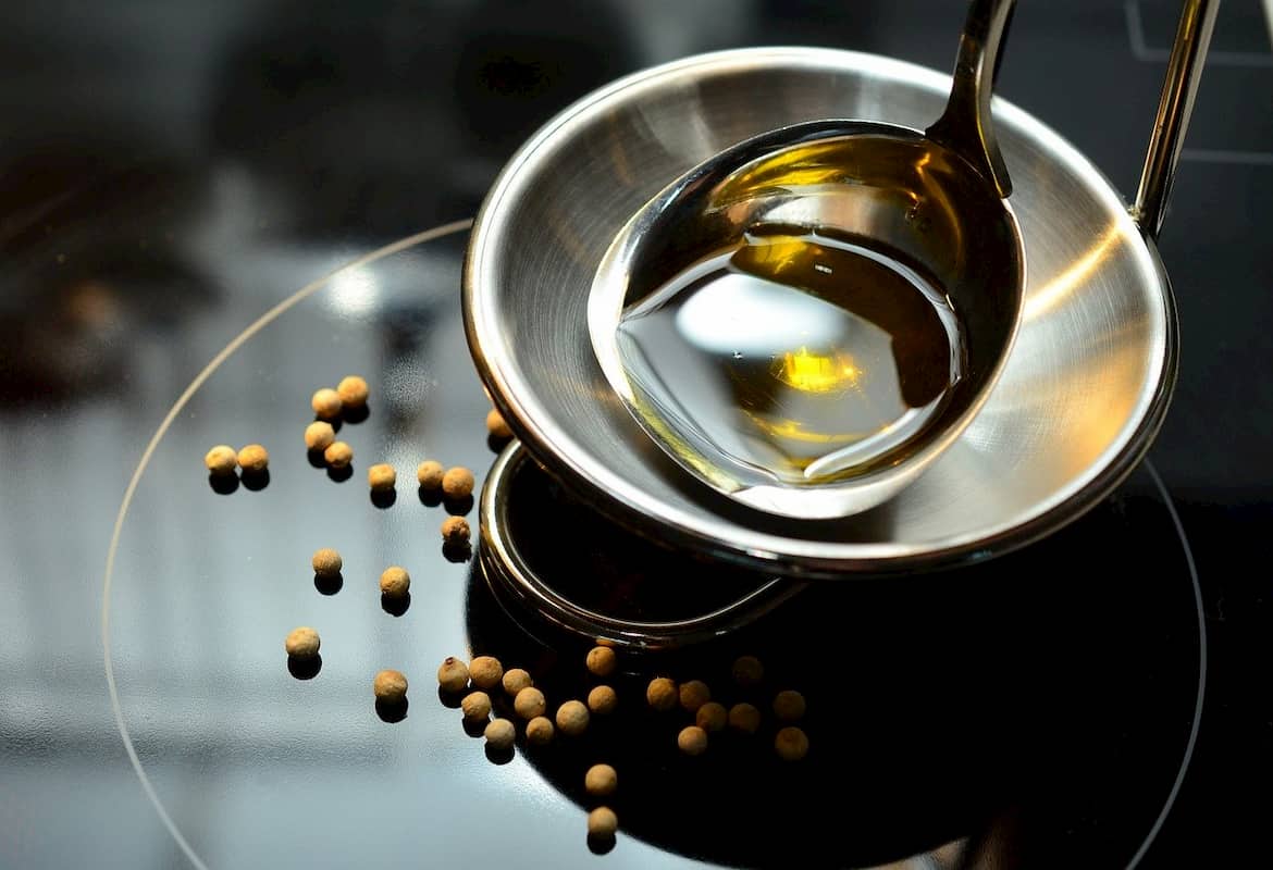 What is the Best Oil to Use With a Wok?